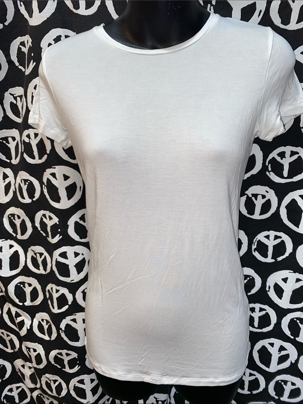 MAJESTIC PARIS SOFT TOUCH WHITE SHORT SLV SCOOP NECK TEE SZ 2